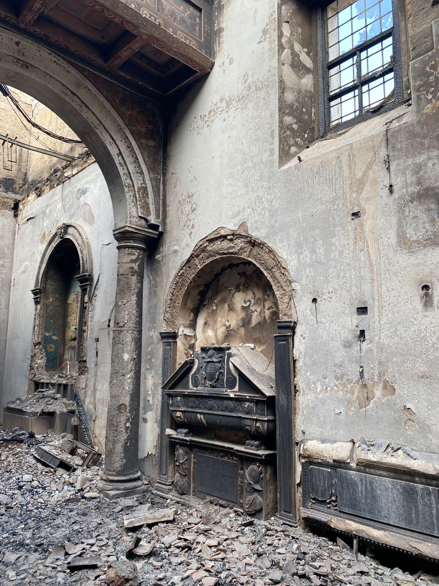 Palermo Gli Incendi Distruggono La Quattrocentesca Chiesa Di Santa