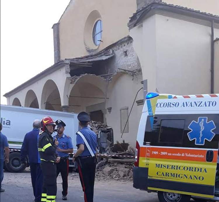 Chiesa del Pontormo, ci vorranno due anni per ricostruire il porticato rinascimentale abbattuto dal camion
