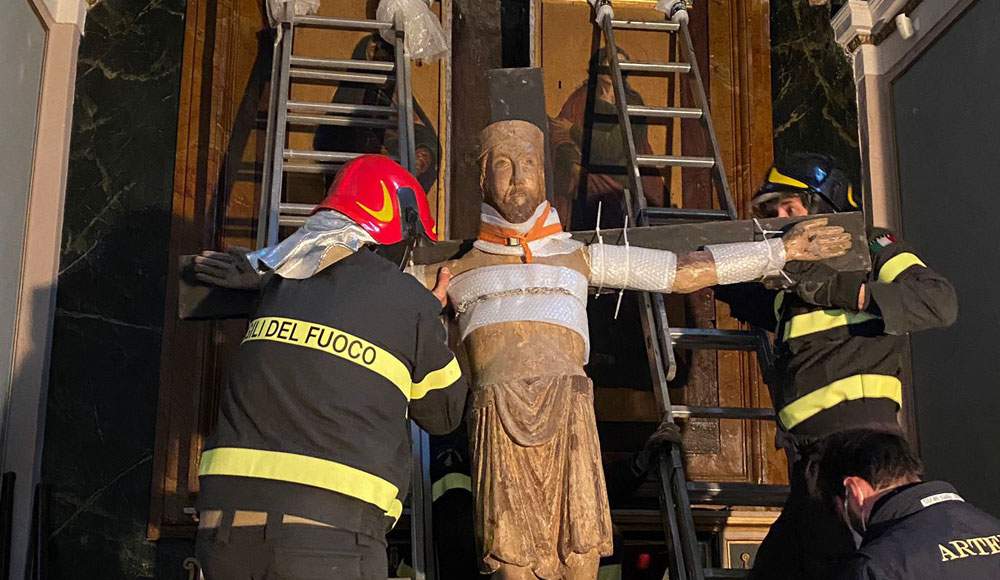 Restauro d'urgenza per il Crocifisso triumphans di Collevecchio: sarà alla grande mostra su Dante di Forlì