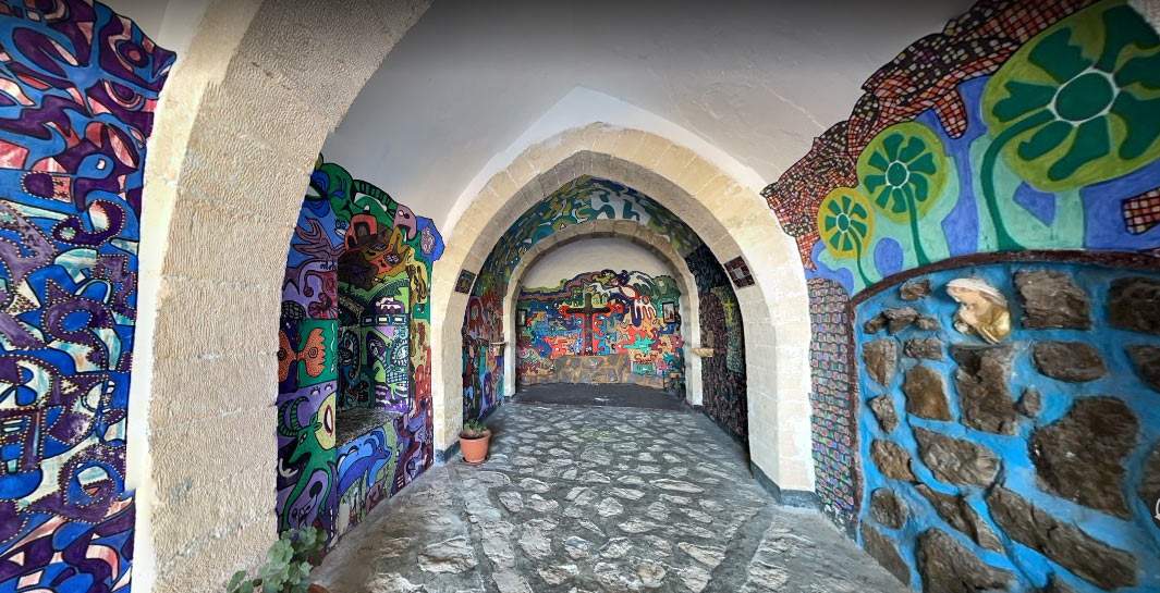 Spain, street art inside 14th century hermitage: the artist now faces a penalty