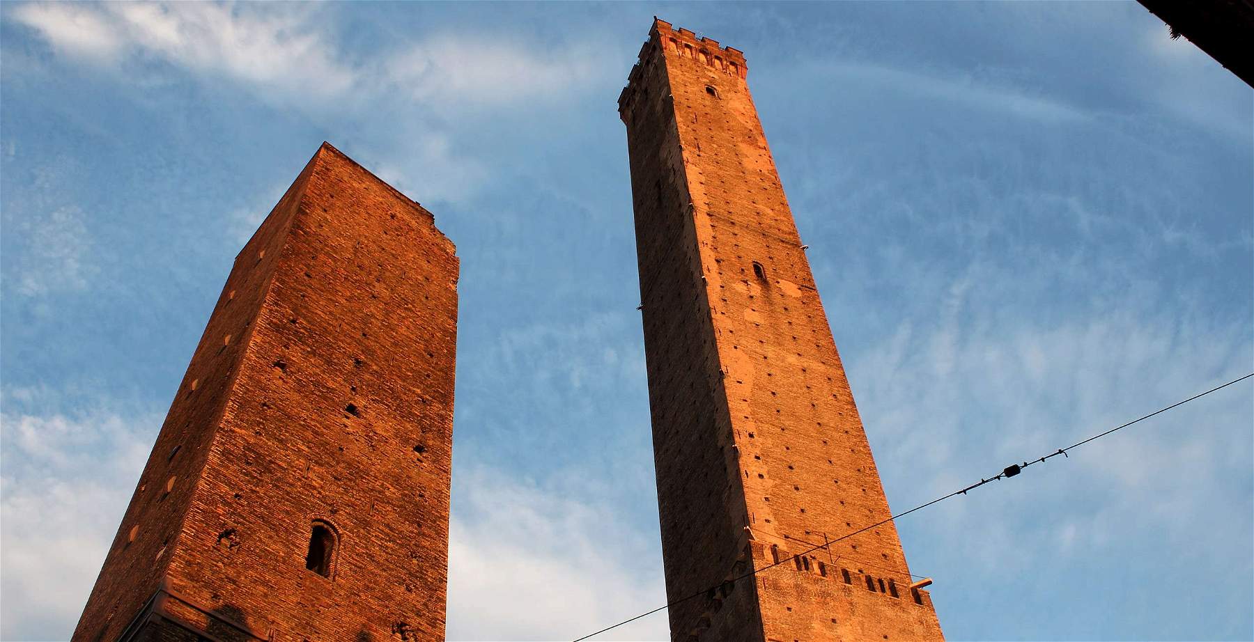 La Garisenda e la Torre degli Asinelli. Foto: Fabio Bompani