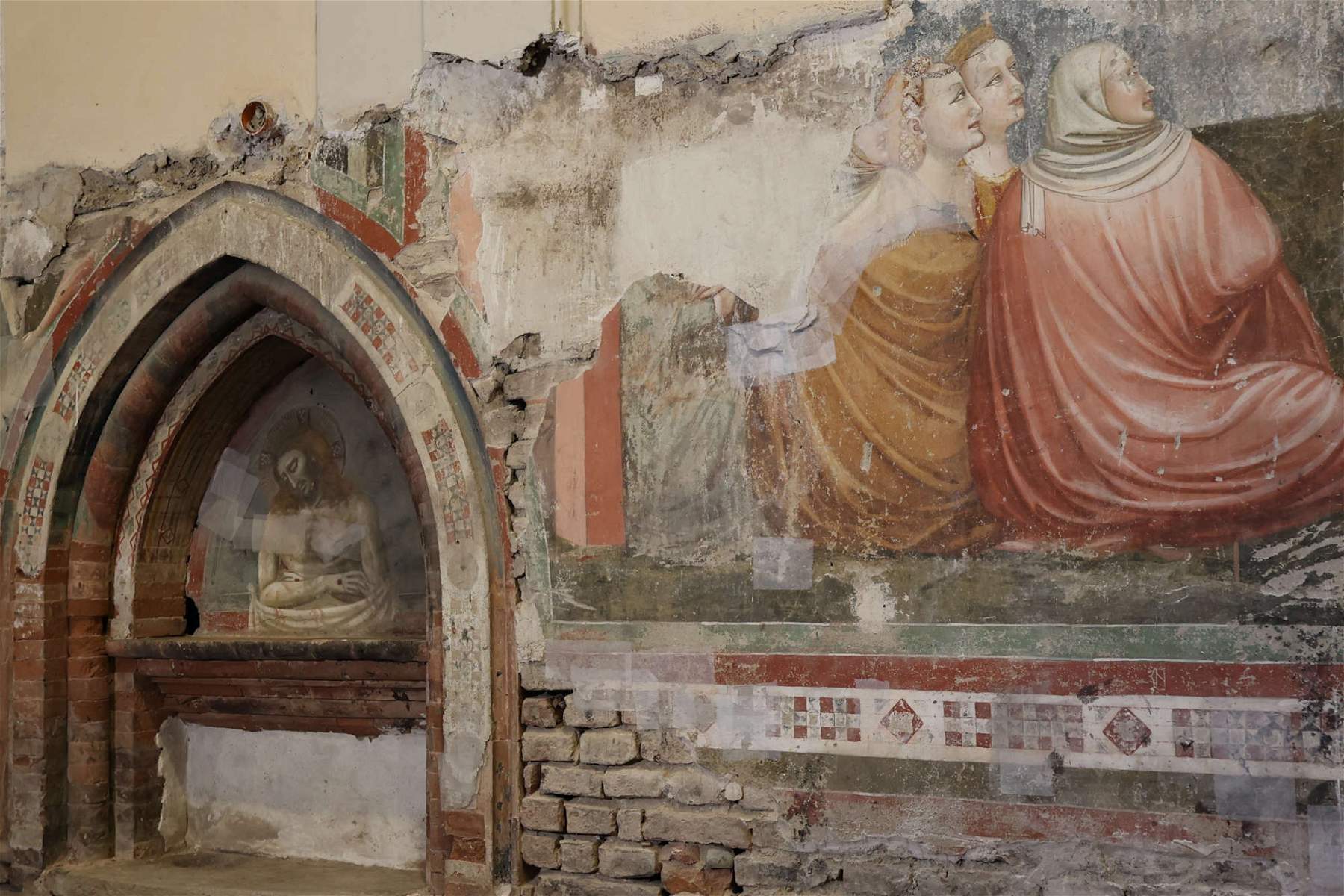 Rimini, important 14th-century frescoes unearthed in Verucchio