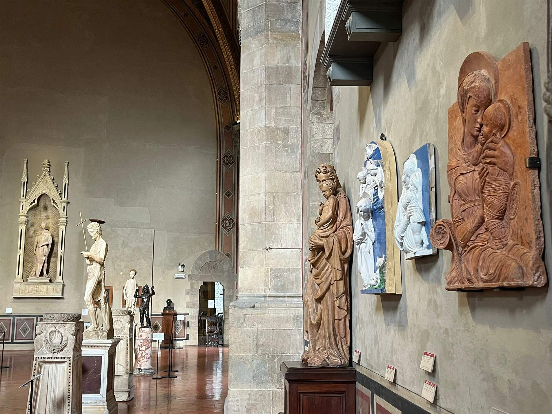 La Madonna di via Pietrapiana nel Salone Donatello del Museo del Bargello